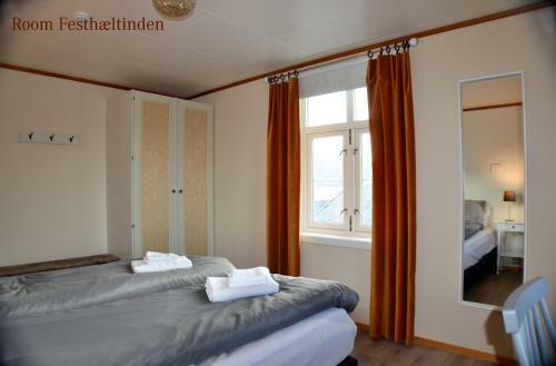 Lodge The Manor House In Hamn�y