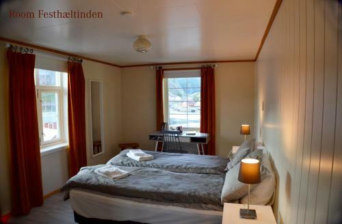 Lodge The Manor House In Hamn�y