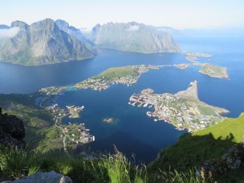 Valen Cabins In Reine