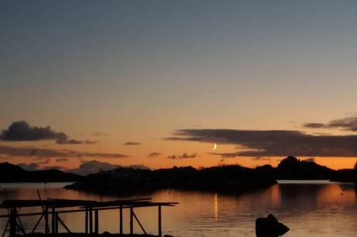 Koselig Hus Rett Ovenfor Kaikanten Midt I Lofoten