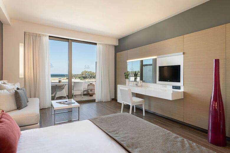 Hotel Avra Imperial Beach Resort & Spa