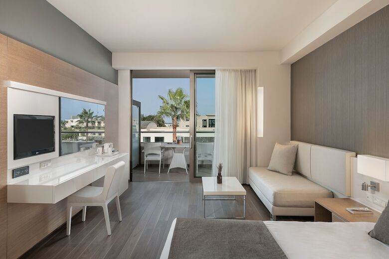 Hotel Avra Imperial Beach Resort & Spa