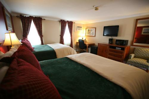 Hotel Inn At Swan River