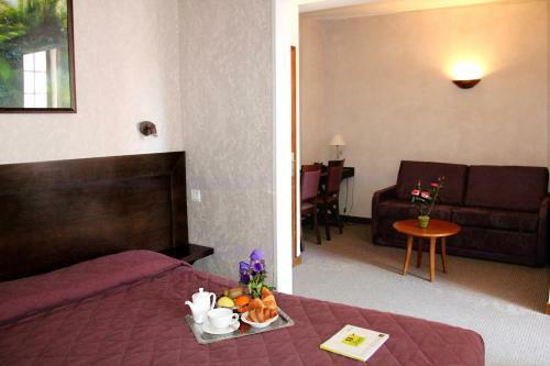 Hotel Logis Des Trois Maures