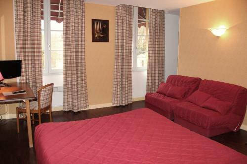 Hotel Logis Des Trois Maures