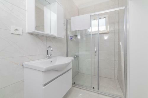 Fresh Apartment In Authentic Neighborhood