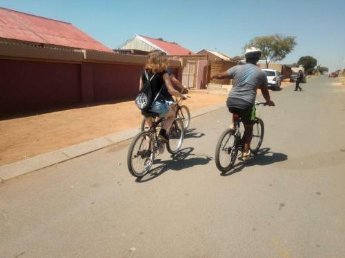 Albergue Authentic Bicycle Tours And Backpackers