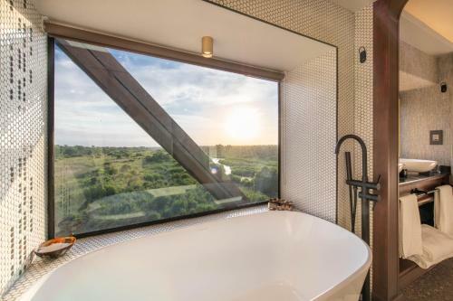 Lodge Kruger Shalati - The Train On The Bridge