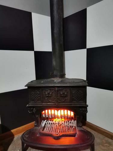 Hostal The V8 Guest House