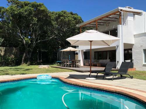 Woodlands Beach Villa