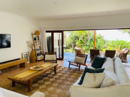 Woodlands Beach Villa