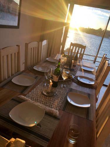 Villa Riverview Retreat