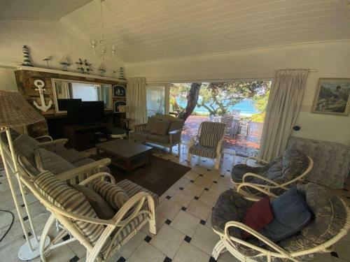 Kwa Thibi Cottage Sleeps 14