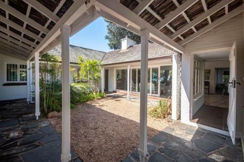Kwa Thibi Cottage Sleeps 14