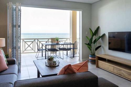Apartamento Waterfront Getaway, 2 Bedroom Seaside Bliss