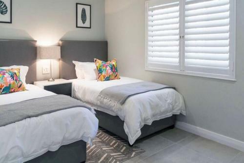 Apartamento Waterfront Getaway, 2 Bedroom Seaside Bliss