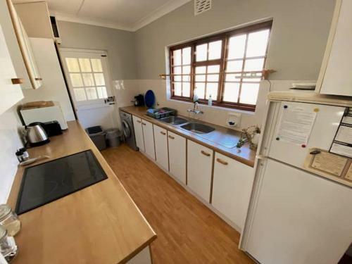Fully Equipped Apartment, Stroll To Beach, Restaurants And Shops