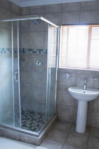 Hostal Bara?sguesthouse