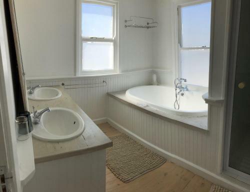 Villa Pearl Bay Beach Home