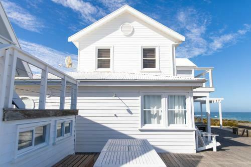 Villa Pearl Bay Beach Home