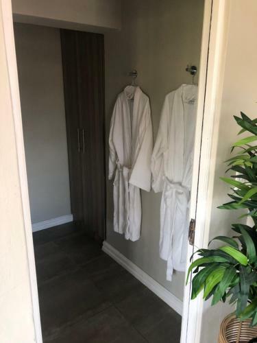 Hostal White Sands Self-catering Units