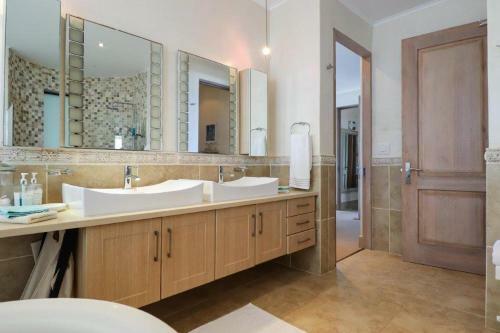 Dolphinvilla Seaview Apartments 2 Bedrooms