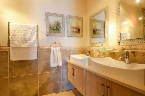 Dolphinvilla Seaview Apartments 3 Bedroom