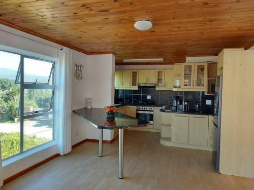 Seaview 3-bedroom House In Wilderness