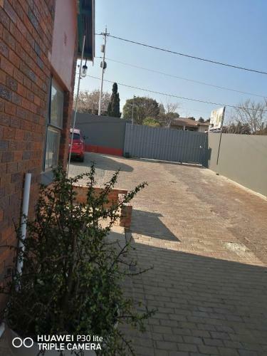 Hostal Zabalaza Guesthouse