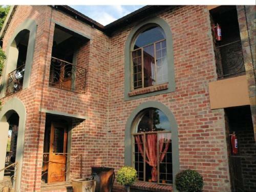 Hostal Claires Of Centurion