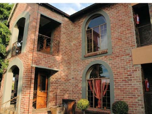 Hostal Claires Of Centurion