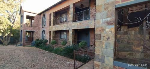 Hostal Claires Of Centurion
