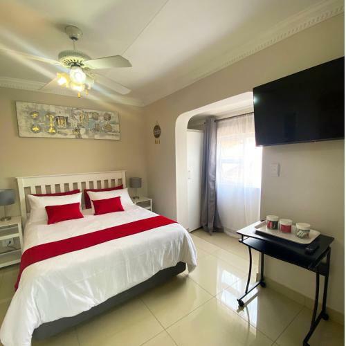 Bed & Breakfast The Kindaspace - Spacious Suite With A Cozy Balcony