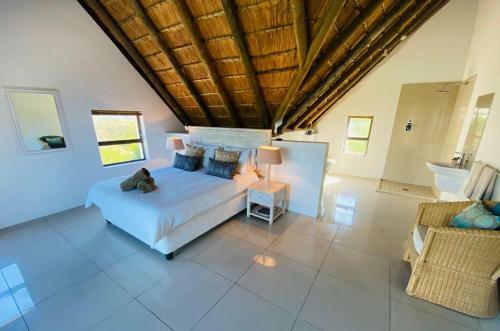 Moongate Lodge