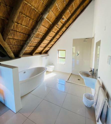 Moongate Lodge