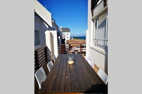 Stylish Beachfront Apartment - 10 St Francis Court