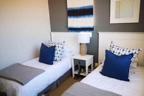 Stylish Beachfront Apartment - 10 St Francis Court