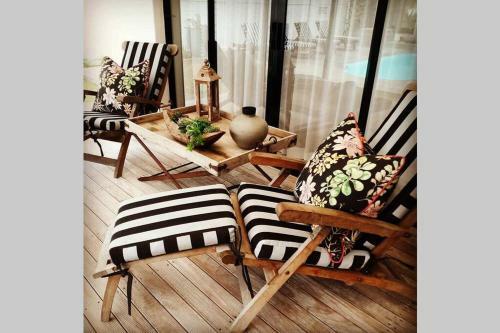Canal House: Waterfront Property For Rent