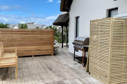 Canal House: Waterfront Property For Rent