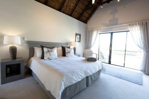 Canal House: Waterfront Property For Rent