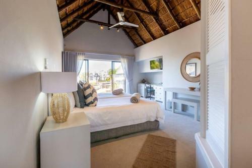 Canal House: Waterfront Property For Rent