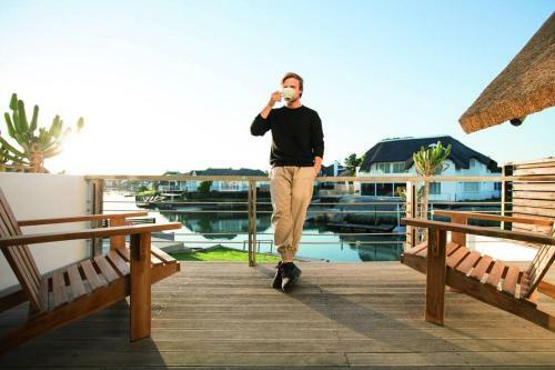 Canal House: Waterfront Property For Rent
