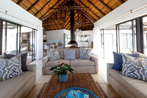 Canal House: Waterfront Property For Rent