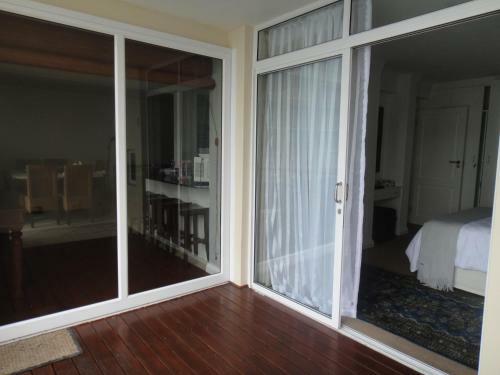 3 Quarterdeck Apartment
