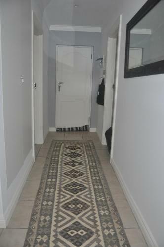 3 Quarterdeck Apartment