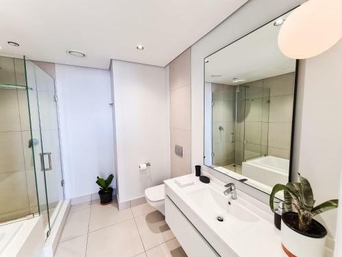 Ellipse Waterfall Upmarket Apartment