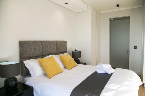 Ellipse Waterfall Upmarket Apartment