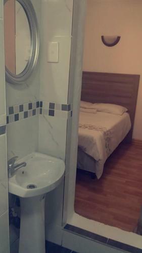 Hostal Midrand Bed And Breakfast