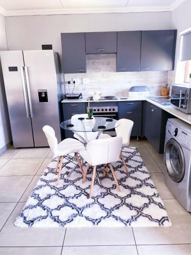 Luxury Apartments @ Summerset