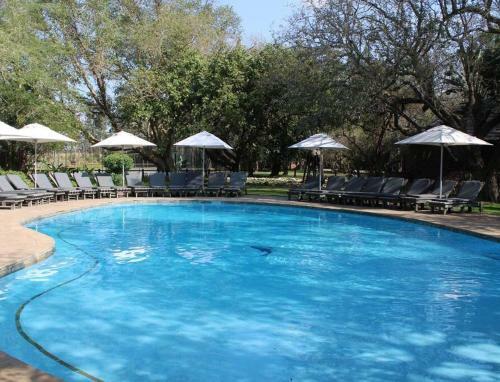Hippo Hills 5 Bedroom Riverfront Ngwenya Lodge